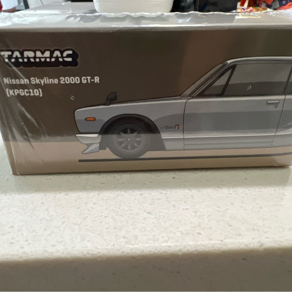 Tarmac Works Nissan Skyline 2000 GT-R 1:64 (KPGC10)